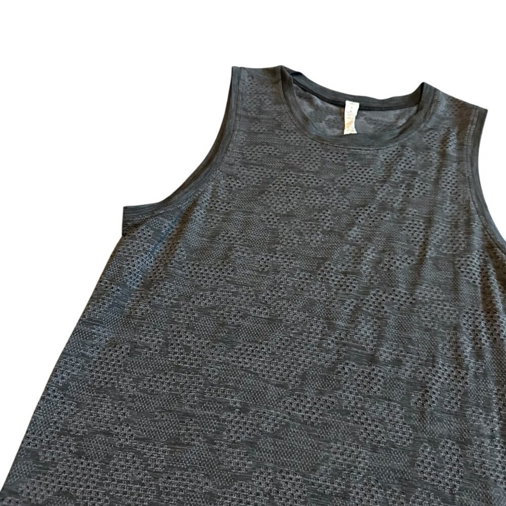 Lululemon Breeze By Muscle Tank Top Shirt Breathable Athleisure Athletic Size 8 - Picture 4 of 11